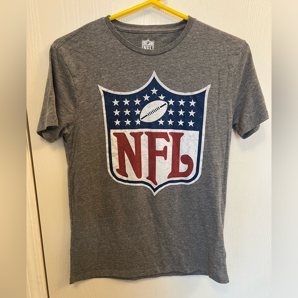 NFL gray tee. Good condition.